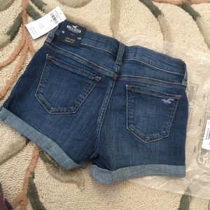 HOLLISTER- NWT- low rise denim short